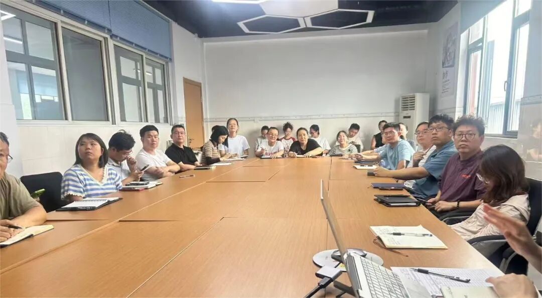 巧用 AI 工具提效能｜江苏华恬组织员工学习大成方略线上 AI 实操课程